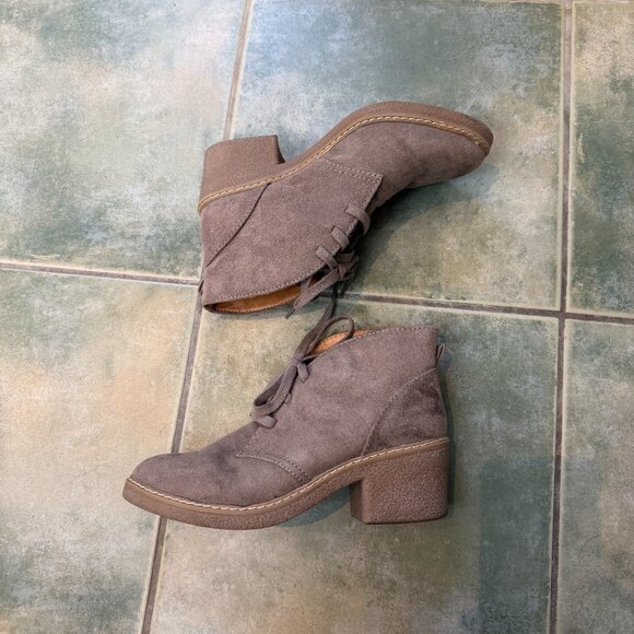 Merona Tan Suede Chukka Lace Up Booties Size 8 Lugg Gum Sole - Picture 3 of 10